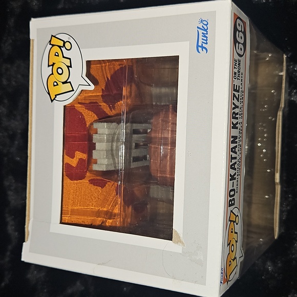 FUNKO POP! Deluxe Star Wars: The Mandalorian Bo-Katan Kryze on the Throne #669 - Picture 2 of 11